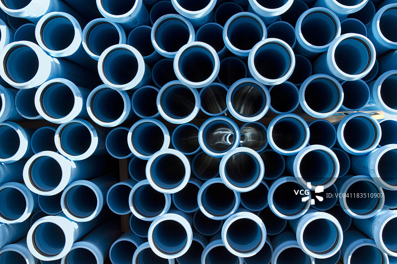 堆放在一起的水管末端图片素材