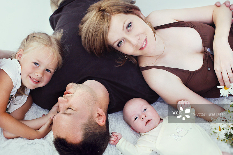 家庭：爱与生命的起点图片素材