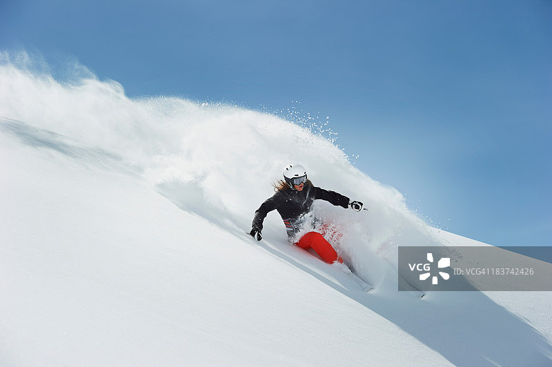 女人滑雪图片素材