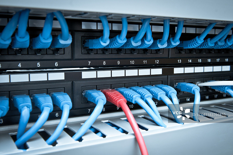 网络集线器和电缆图片素材