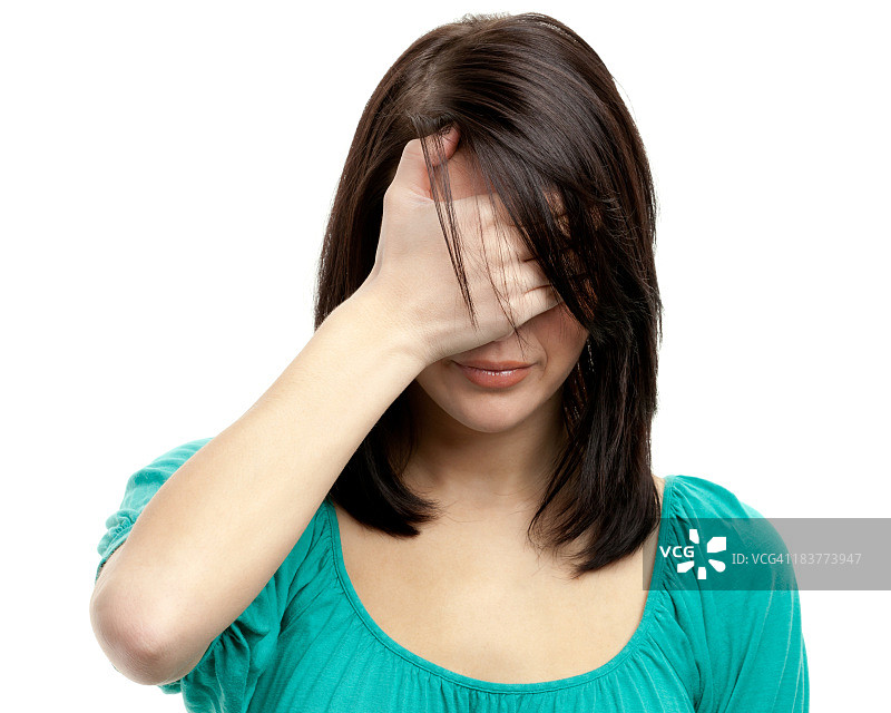 年轻女人用手遮住眼睛图片素材