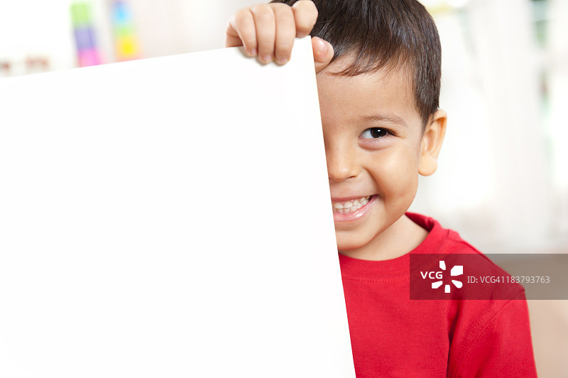 学龄前儿童和标语牌图片素材