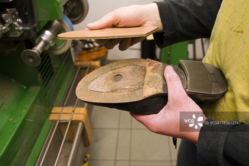 鞋子上的洞图片素材