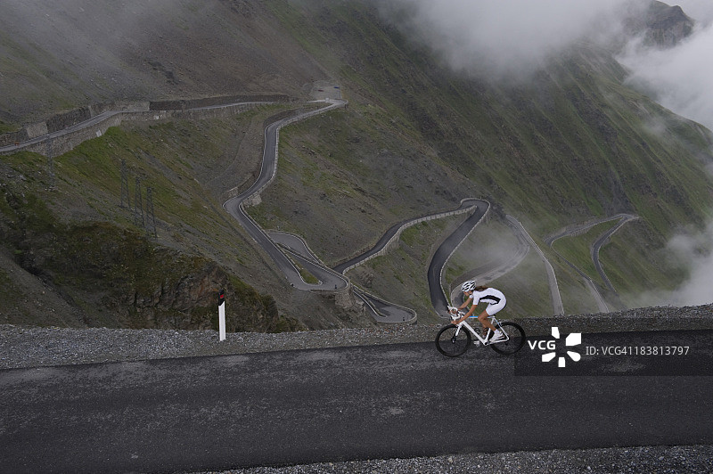 自行车比赛运动女性图片素材