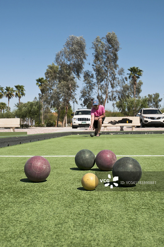 打地掷球的女人图片素材