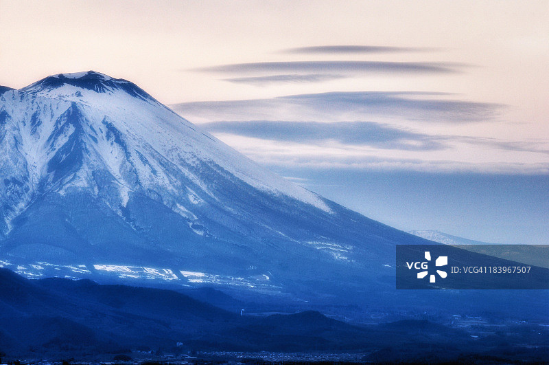 雪中的岩手山图片素材