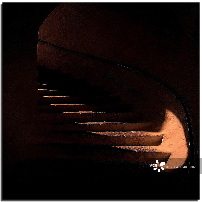 明暗之间图片素材