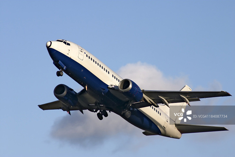 飞机与云朵图片素材