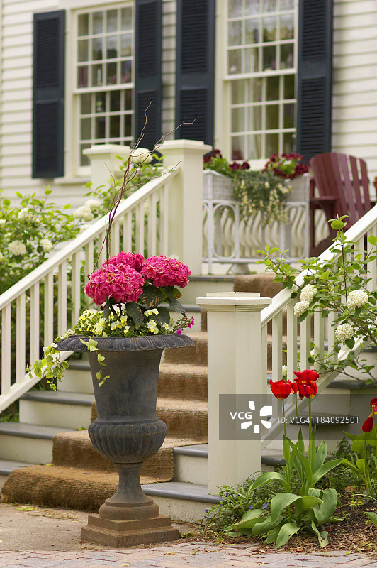 台阶旁的瓮图片素材