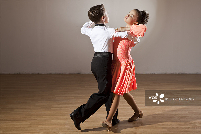 儿童舞厅舞蹈照片图片素材