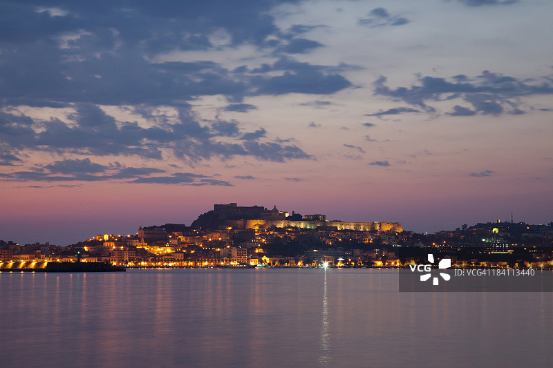 米拉佐小镇夜景图片素材