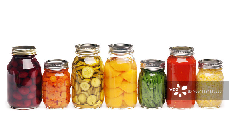 罐头瓶中的腌制蔬菜图片素材