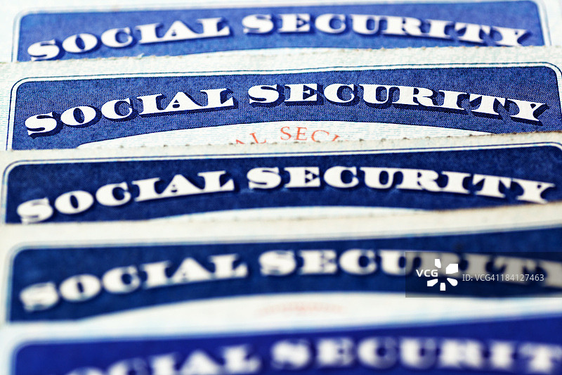 一排社会保障卡的焦点选择图片素材