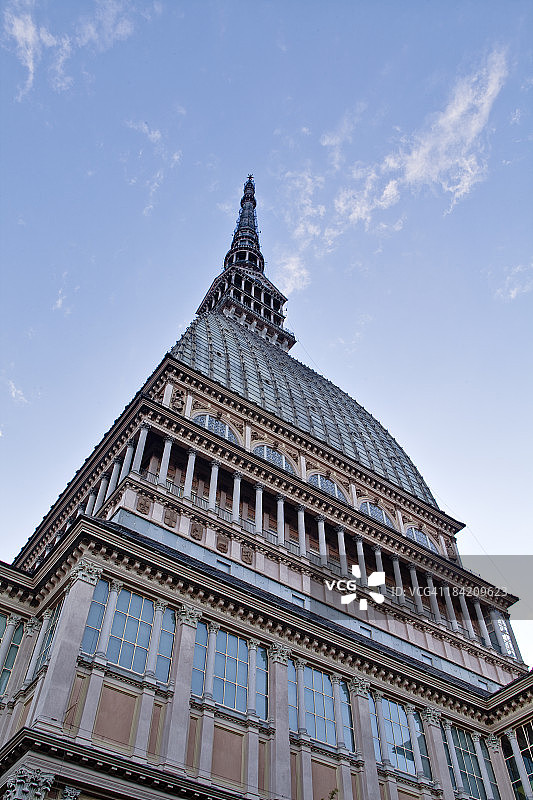 在都灵高耸的安托内利尖塔图片素材