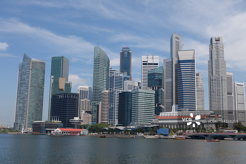 从滨海湾看新加坡天际线图片素材