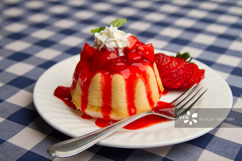 草莓娃娃图片素材