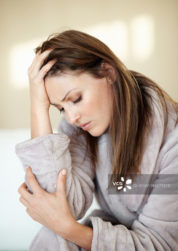 头痛的女人图片素材