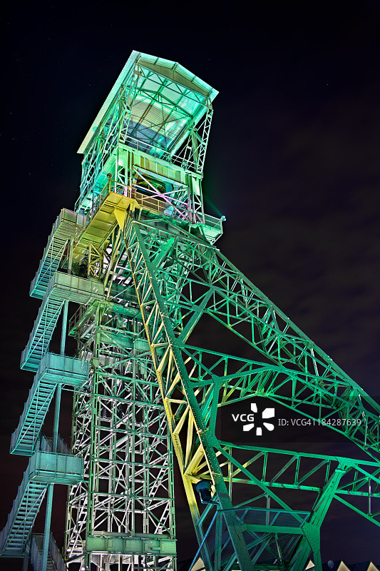 旧矿井井架图片素材