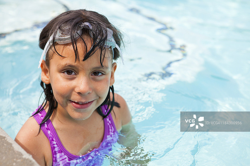 小游泳者图片素材