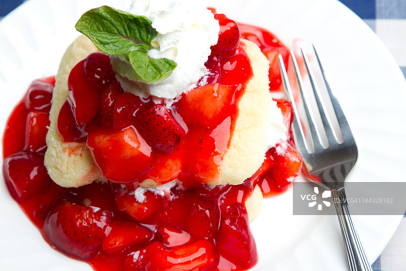 草莓娃娃图片素材