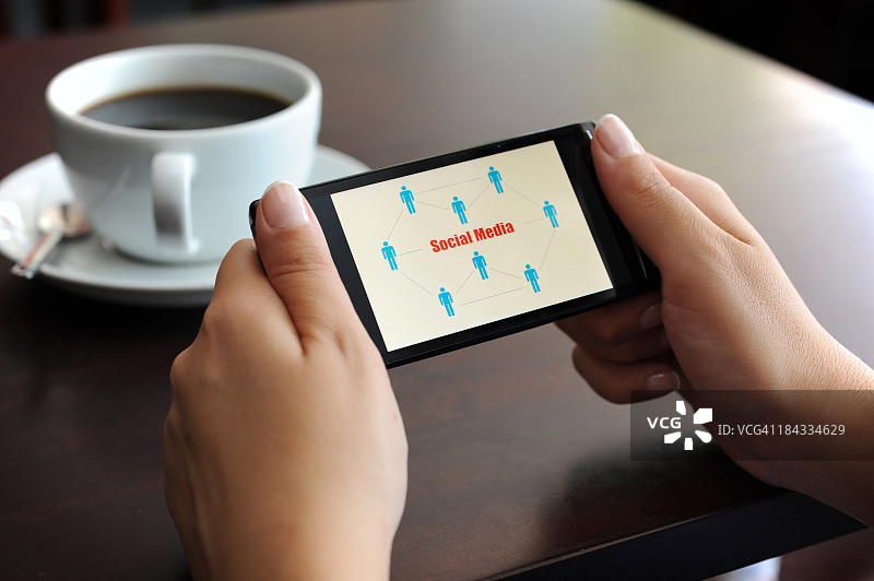 手机上的社交媒体图表图片素材