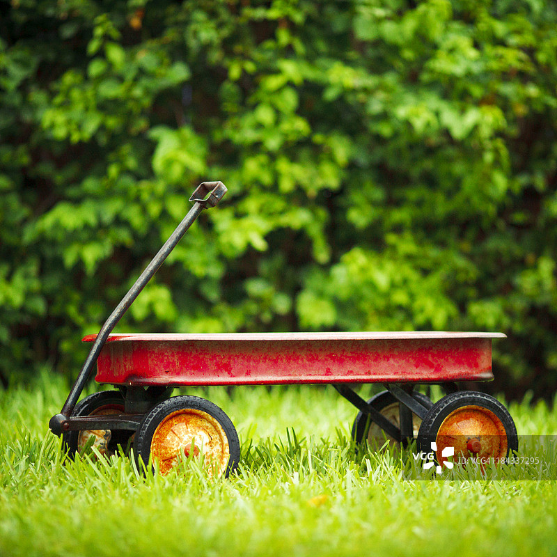 红色玩具车图片素材