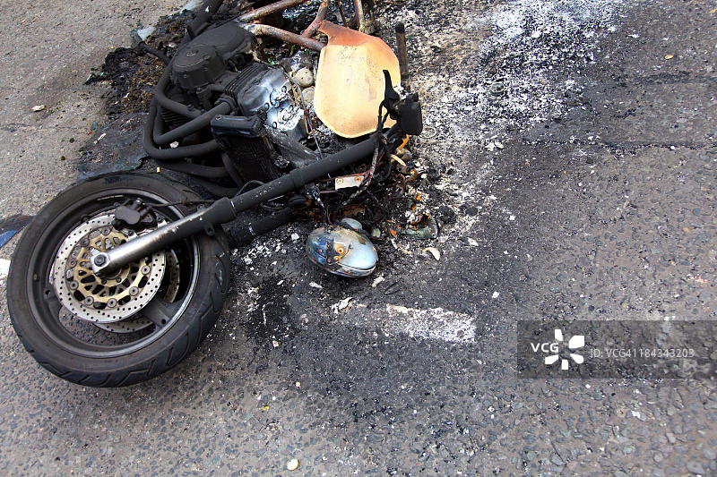 烧毁的摩托车图片素材