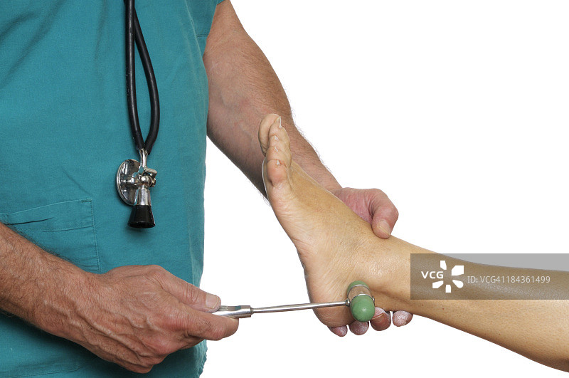 手持反射锤的医生图片素材