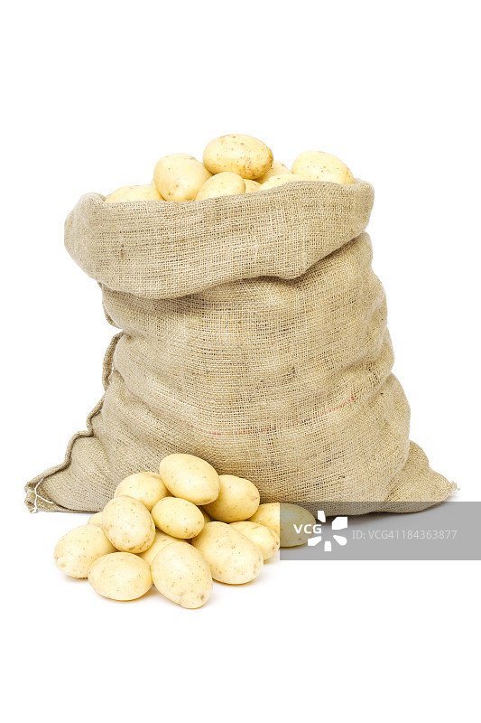 白色背景下的马铃薯袋图片素材