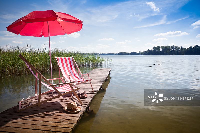 码头上的躺椅图片素材