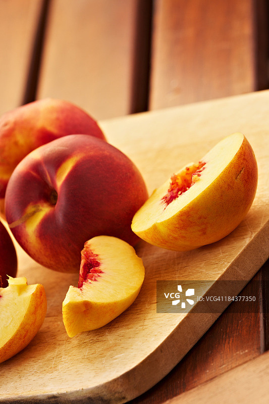 成熟的桃子图片素材