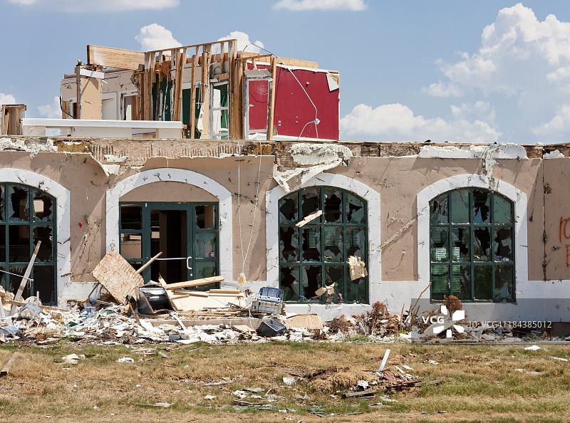 龙卷风摧毁的建筑物图片素材