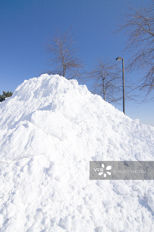 巨大的雪堆图片素材