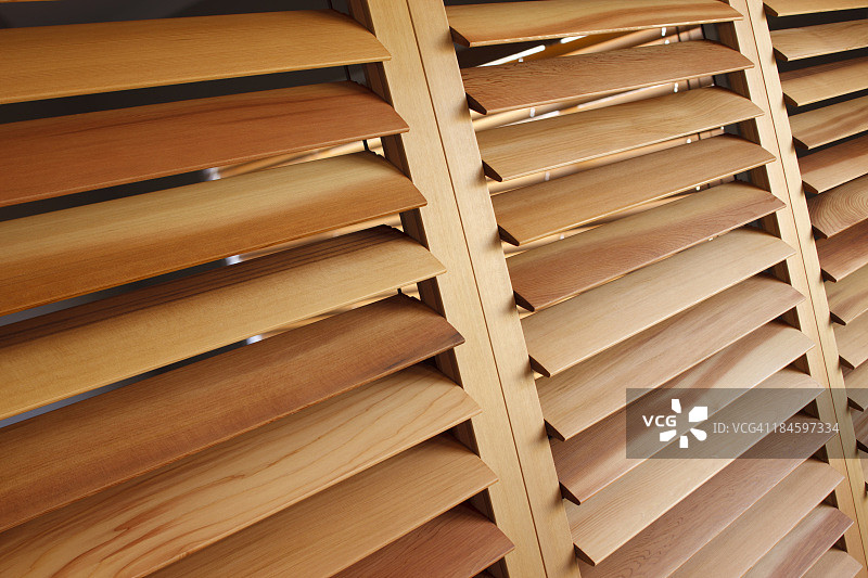 西部红雪松种植园百叶窗（打开）图片素材