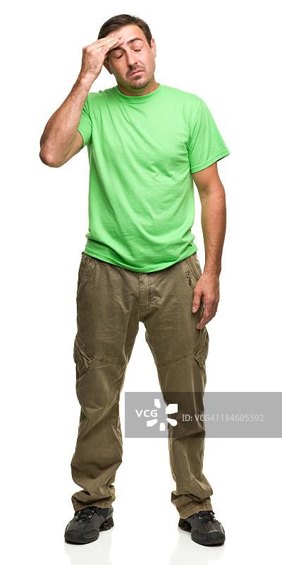 有压力的男人用手揉搓额头图片素材