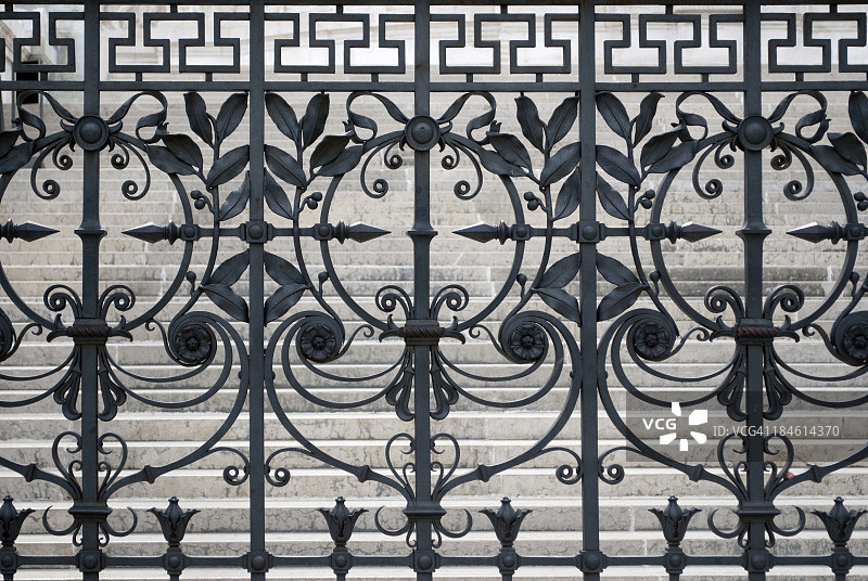 老旧的锻铁围栏图片素材