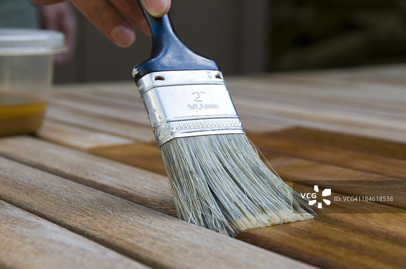 用画笔给木头上色图片素材