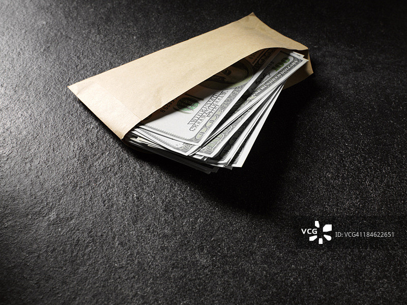 装满美元的信封图片素材