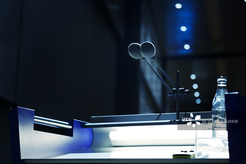 麦克风和讲台图片素材