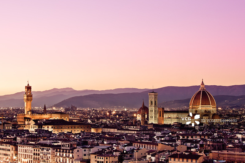 佛罗伦萨旧宫与大教堂天际线图片素材