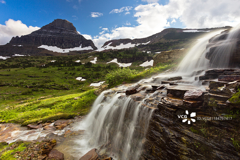 雷诺兹山下的瀑布图片素材