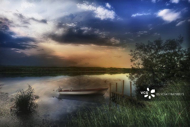 孤独的船图片素材