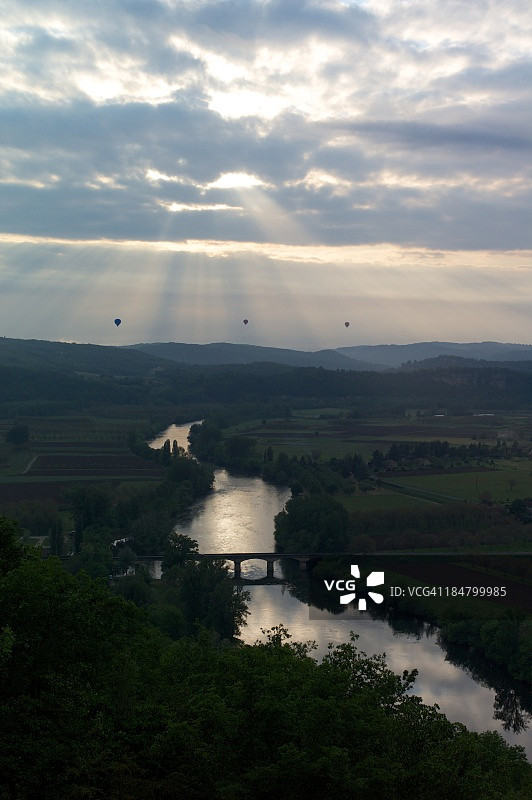 气球与多尔多涅图片素材