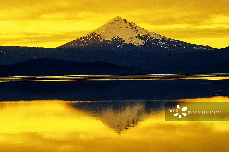 麦克劳克林山和克拉马斯湖图片素材