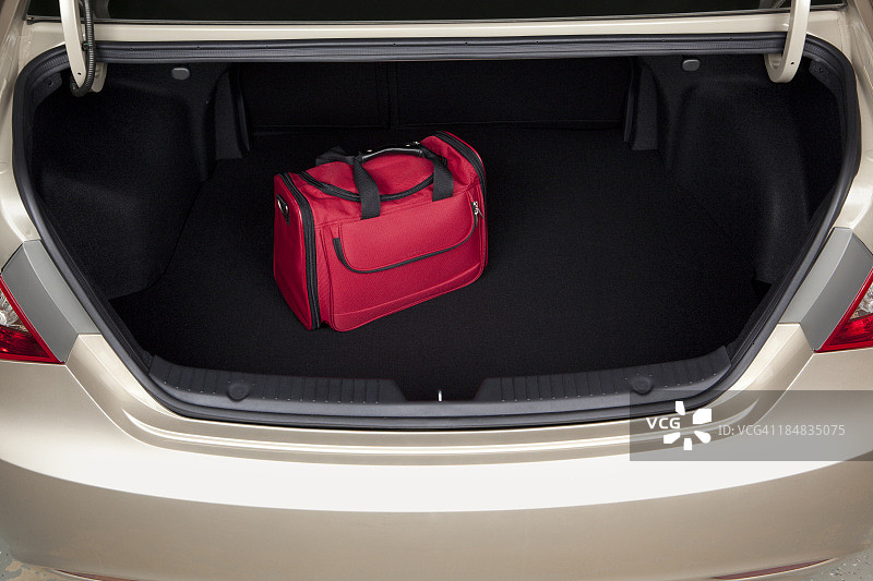 汽车后备箱中的行李图片素材