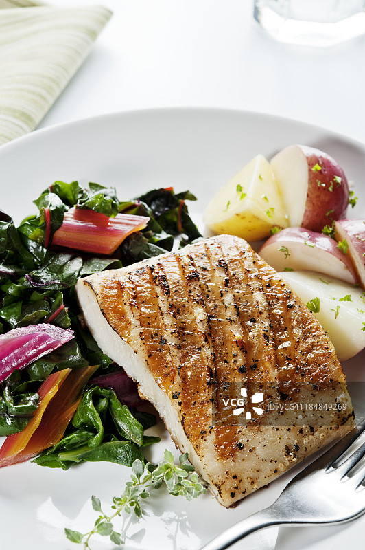 健康鱼肉晚餐图片素材