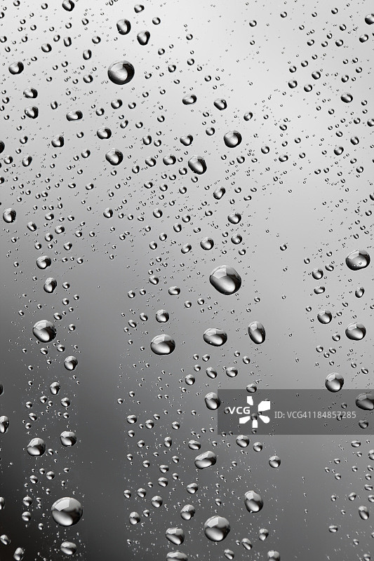 水滴背景，冰冷玻璃上的露水凝结纹理图片素材