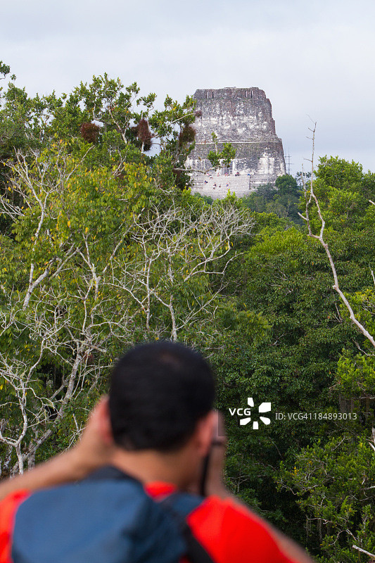 探索蒂卡尔玛雅遗址图片素材