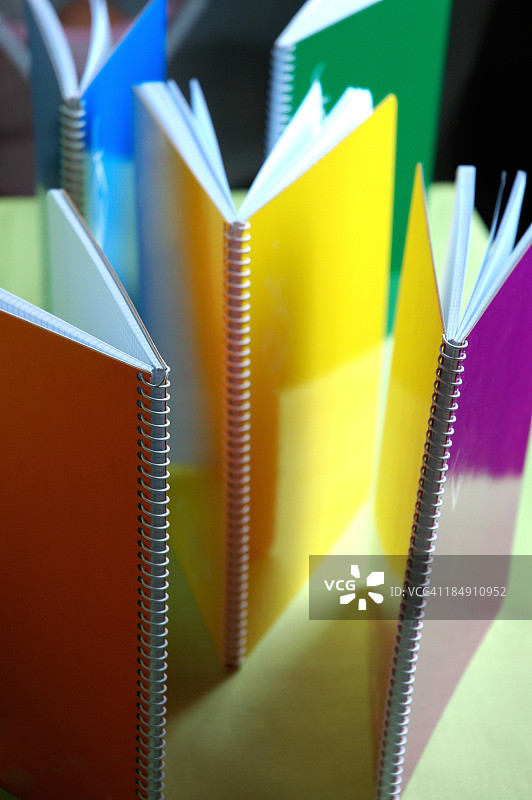 打开的笔记本图片素材