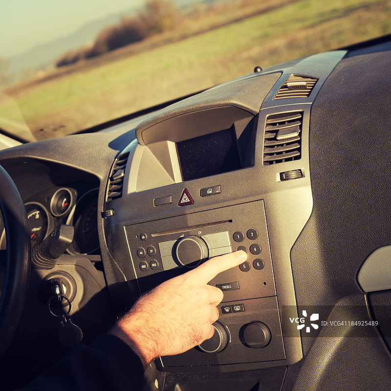 更换车载广播电台图片素材